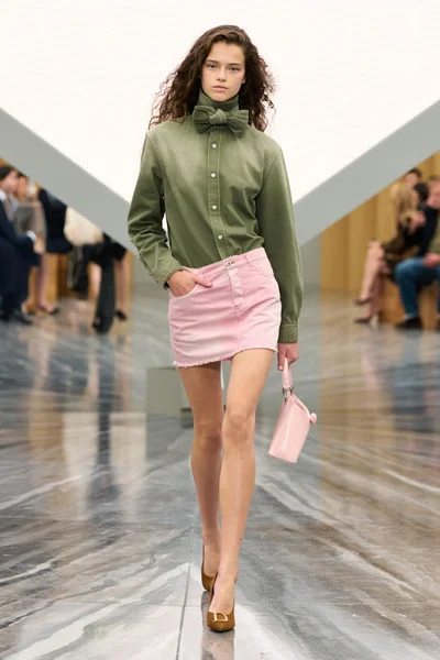 Look 19